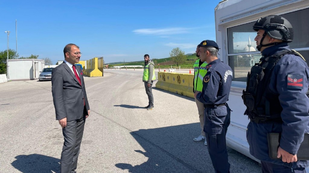 Biga Kaymakam Dolu, bayram öncesi trafikte alınan tedbirleri denetledi