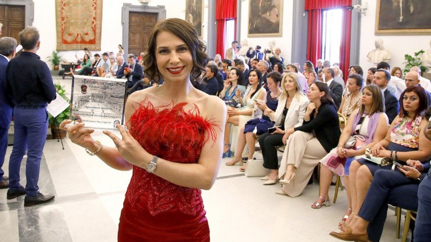 Fatma Dursun;  Ha ricevuto il premio “Success in Health Tourism” a Roma, capitale d’Italia.