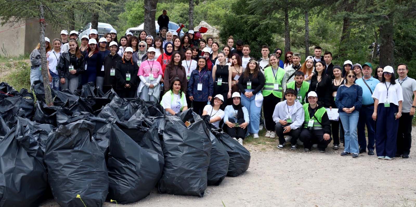 Halkla İlişkiler Öğrencileri Atikhisar Barajı’nı Temizledi2