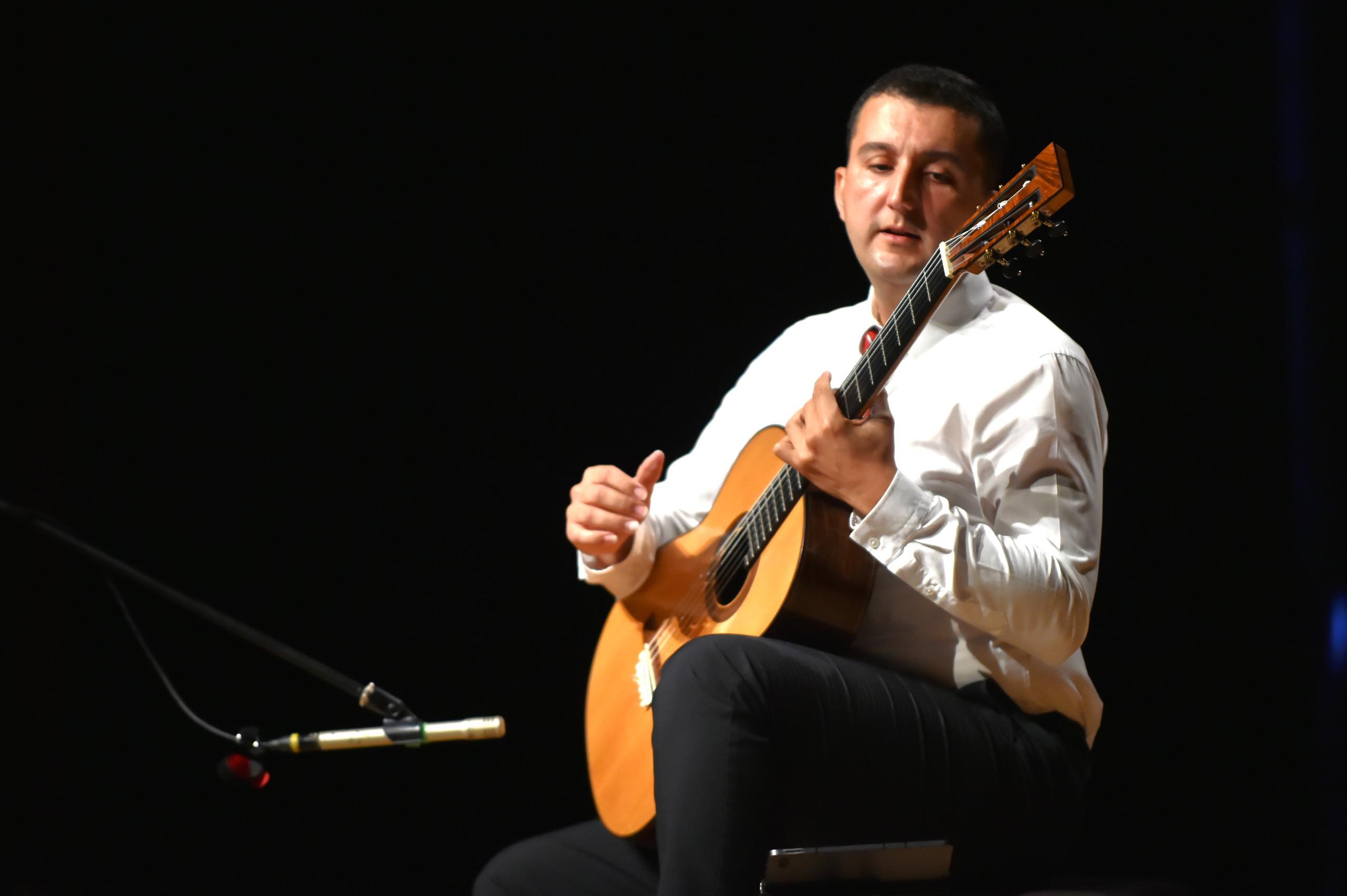 Eb3Dc2Af Dd5C 49Ba 8Dce D20C153742D6