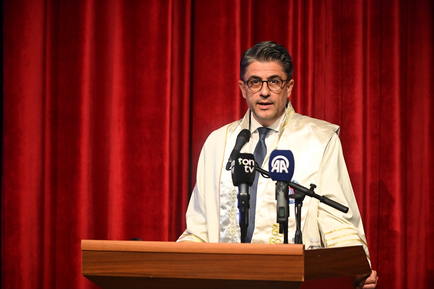 573037397 18346793188206947 5183363203276376833 N