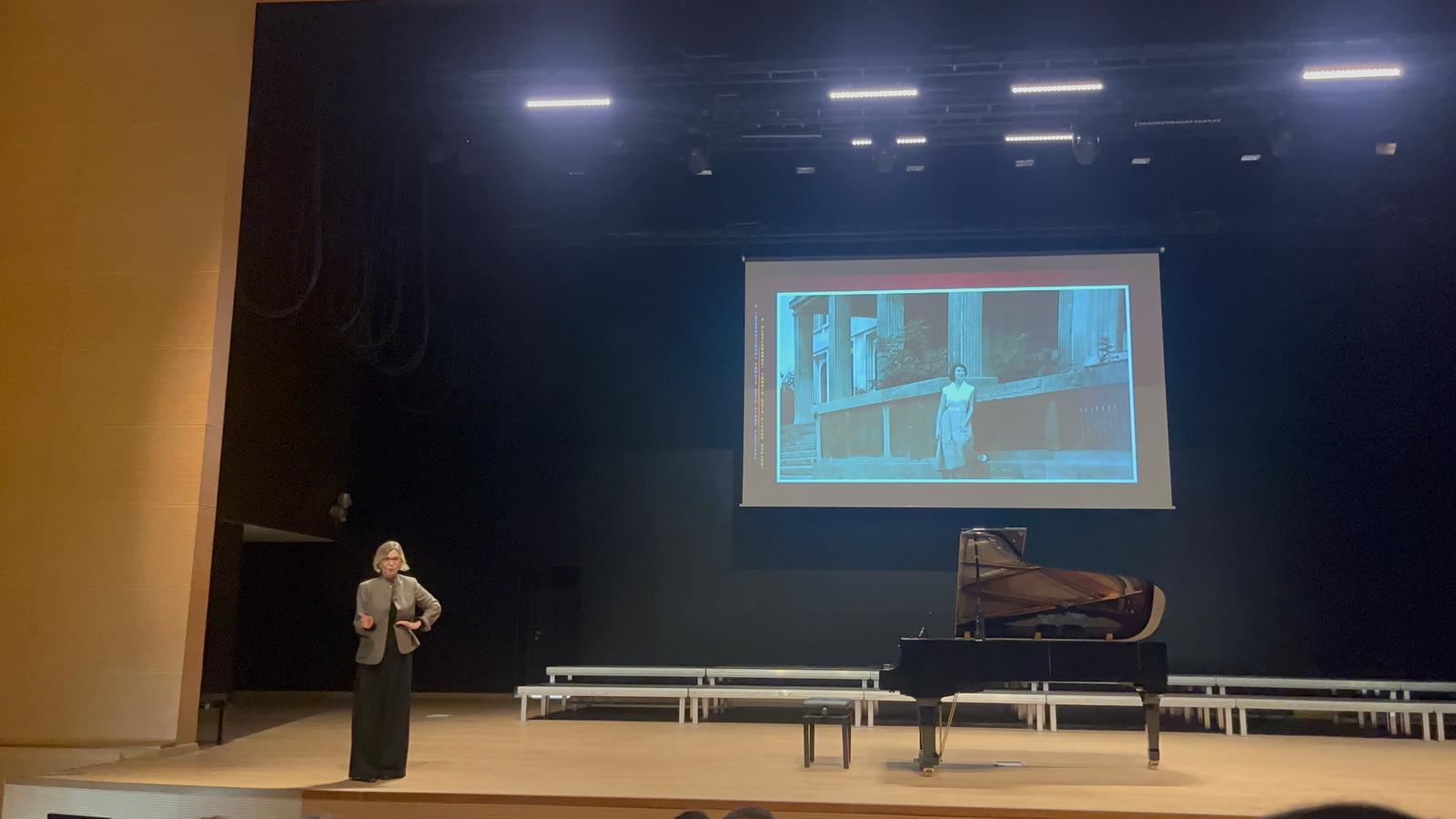 Edb682E3 4B5F 428F 884A 964Bd0Dec954