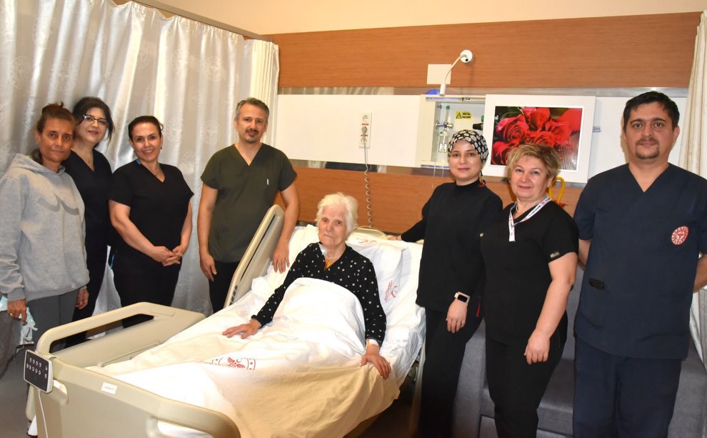 604197080 18304788853248903 2913968741159546543 N