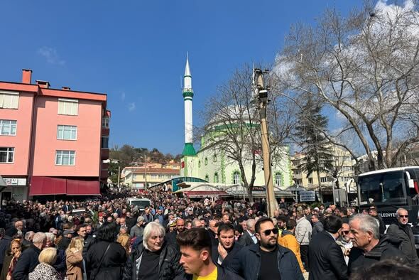 642435859 18362810650206947 1378716447213285403 N