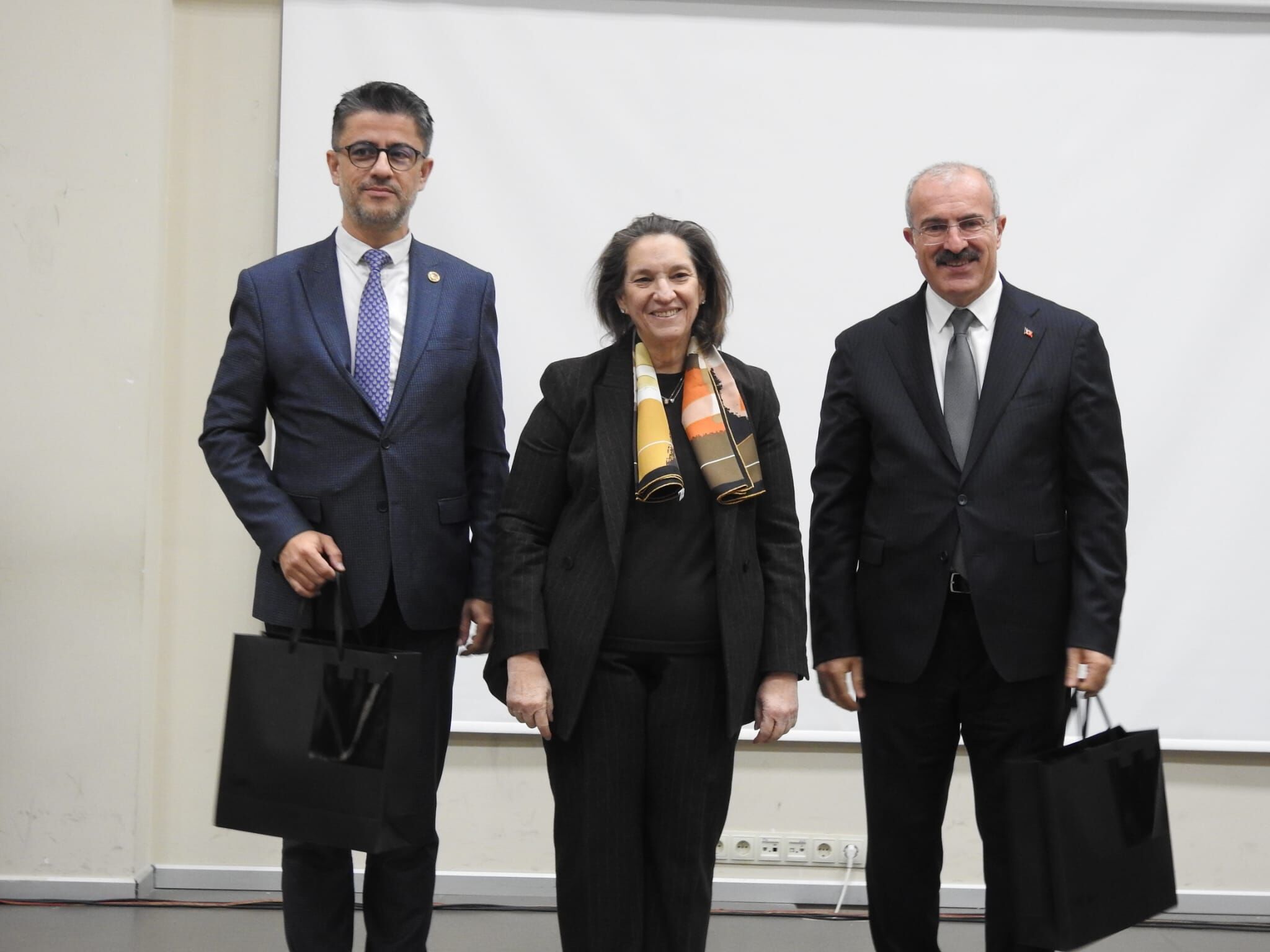 D812B26D 6Aab 4836 808C 31D5E7E574Fb