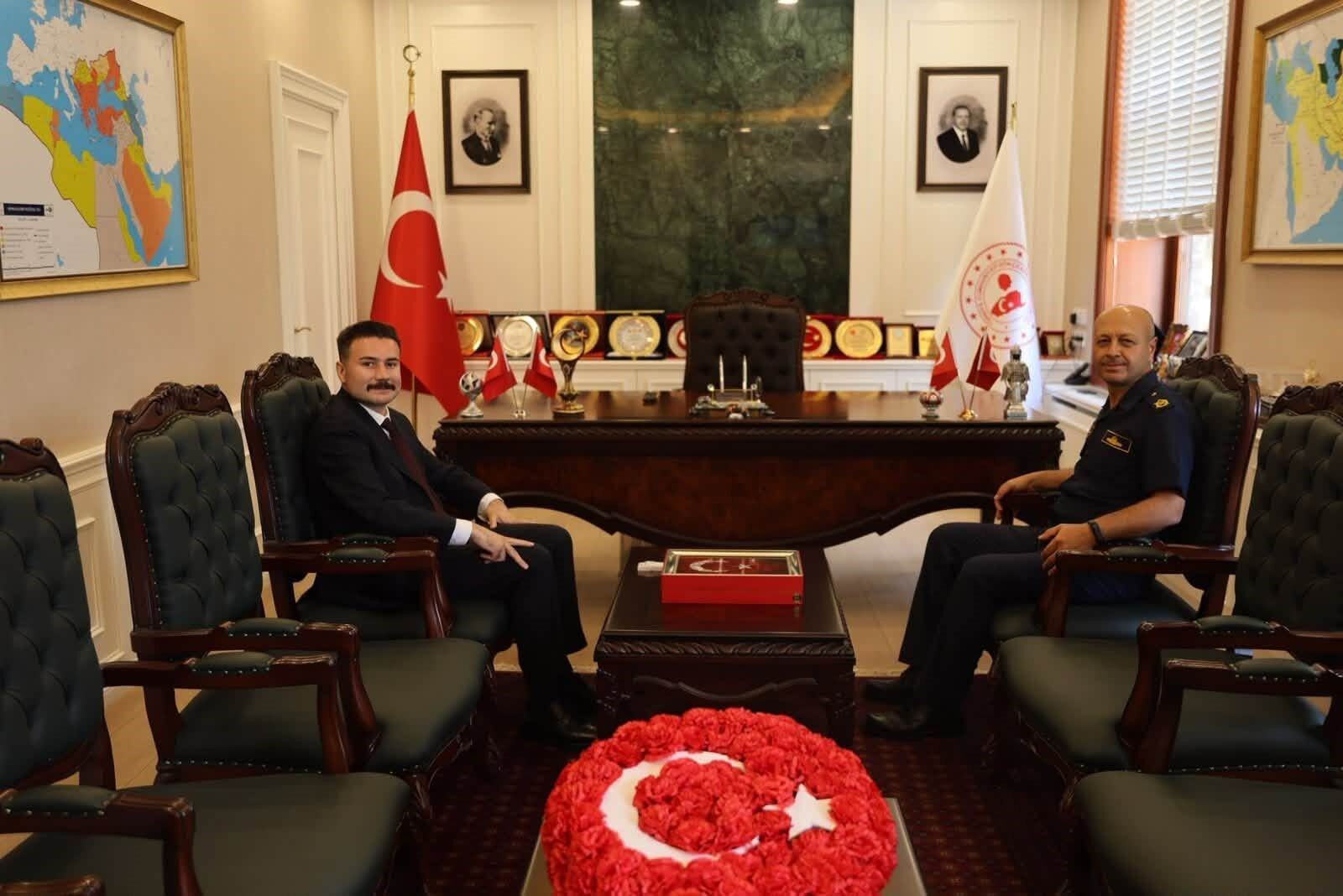 Çanakkale Boğaz Ve Garnizon Komutanı Tuğamiral Mustafa Biçen Gökçeada Kaymakamı Osman Acar
