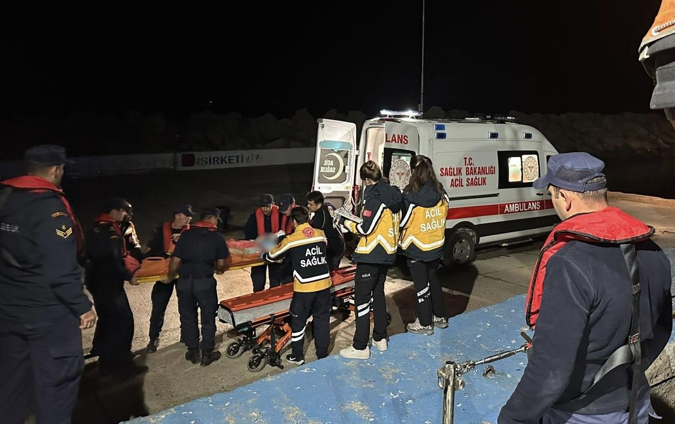Gökçeada'dan Çanakkale'ye sahil güvenlik botu ile acil tahliye