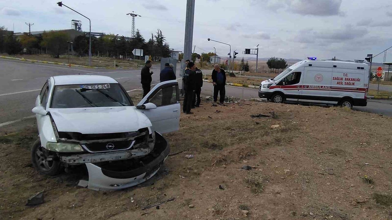 Otomobiller kafa kafaya çarpıştı, can pazarı yaşandı