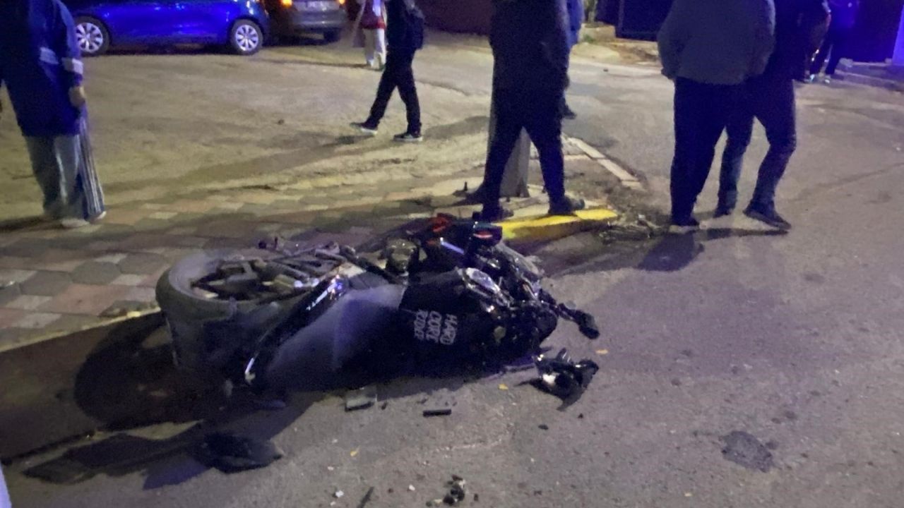 İş makinesi ile çarpışan motosikletli ağır yaralandı