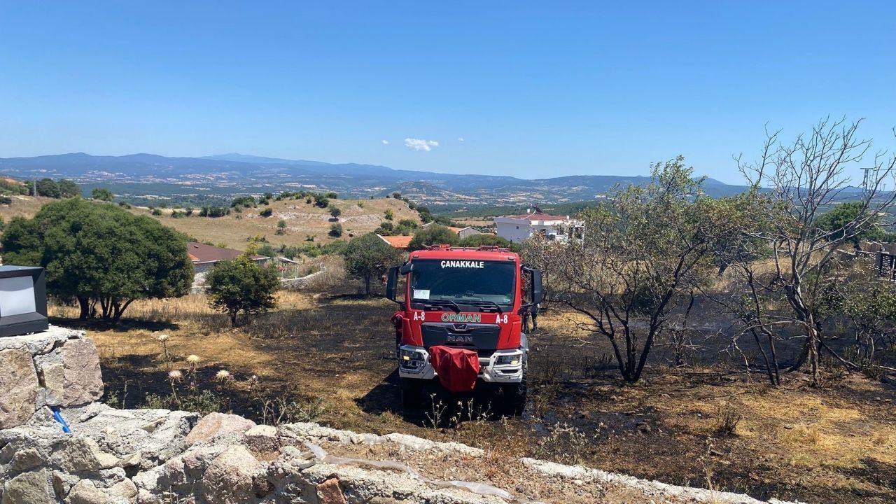 Çanakkale'de evin bahçesinde çıkan yangın korkuttu!