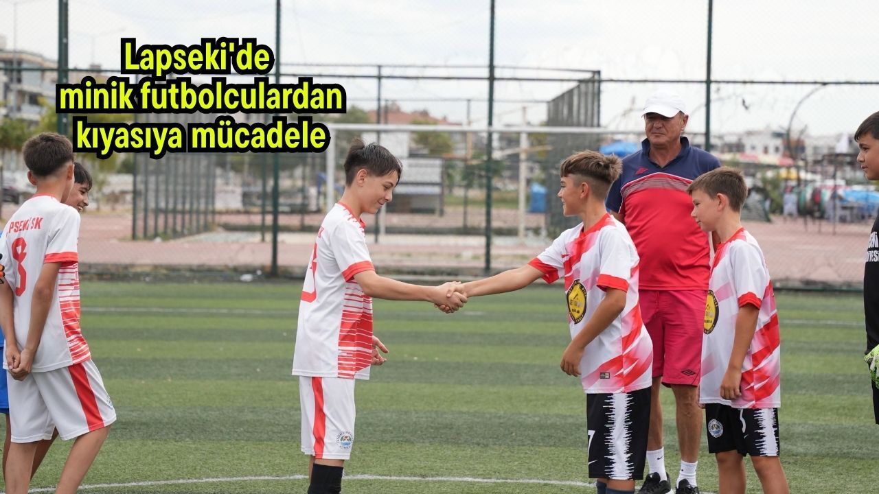 Lapseki'de minik futbolculardan kıyasıya mücadele