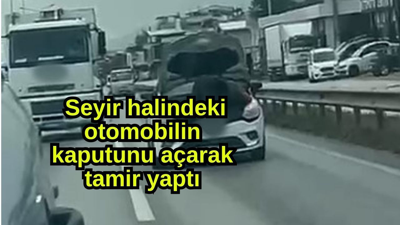 Bursa’da seyir halindeki otomobilin kaputunu açarak tamir yaptı