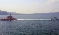 Çanakkale açıklarında sürüklenen yelkenli kurtarıldı (VİDEO)