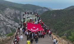 Kazdağları Cam Seyir Terasında 100. Yılda 100 Gençle Doğa Yürüyüşü