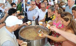 Cemevi Kültür Dayanışma ve Yardımlaşma Derneğinden Vatandaşlara Aşure İkramı