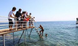 Aylan’lar bir daha ölmesin diye Yunanistan’dan Türkiye’ye yüzdü