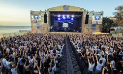 Çanakkale'de gerçekleşen Zeytinli Rock Festivali’nde yıldızlar geçidi (VİDEO)