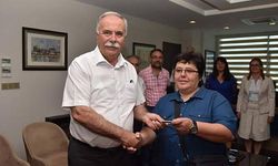 Kimliklerini Başkan Gökhan'dan Aldılar