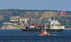 Dev gemi Çanakkale Boğazı’ndan geçti (VİDEO)