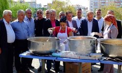 Şoförler odası geleneği bozmadı, aşure dağıttı (VİDEO)