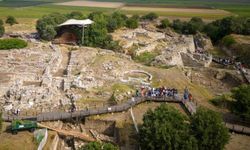  'Hektor' ile 'Helen' yerli ve yabancı turistleri Troya’ya çekiyor (VİDEO)