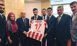 MHP Lideri Bahçeli’ye Dardanelspor Forması 