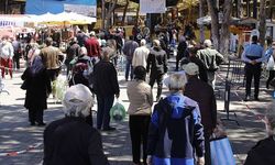 Çanakkale’de pazar yerinde uzun kuyruklar oluştu (VİDEO)