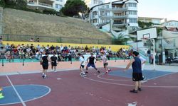  Gelibolu'da sokak basketbolu turnuvası heyecan dolu final maçlarıyla tamamlandı 