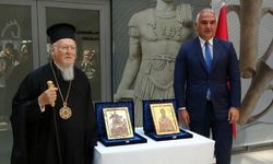 Gökçeada’dan çalınan 12 tarihi ikona, 14 yıl sonra Rum Ortodoks Patriği Bartholomeos’a teslim edildi (VİDEO)