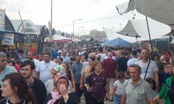 1620 nüfuslu ilçeyi 3 günde yüzbinlerce kişi ziyaret etti
