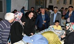 Köy meydanı doldu taştı