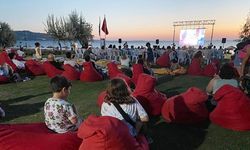 Güzelyalı Halk Plajında Sinema Keyfi