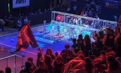Lise öğrencileri 'robot'larıyla yarışıyor
