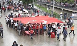 Şehitleri anmak için yapılan Atatürk ve İstiklal Yolu Yürüyüşü sona erdi