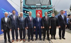 Yerli ve milli ‘Elektrikli Ana Hat Lokomotifi E5000’ törenle raya indirildi