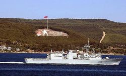 İngiliz ve Kanada fırkateynleri, Çanakkale Boğazı’ndan geçti (VİDEO)