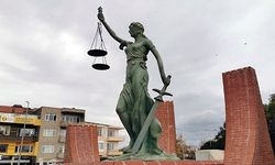 Adalet heykeli onarıldı