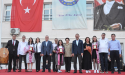 Atatürk Anadolu Lisesi öğrencilerinin mezuniyet heyecanı