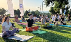 Çanakkaleliler doğanın sakinleştirici sesi eşliğinde yoga yaptılar