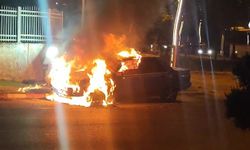 Ehliyetsiz alkollü sürücünün otomobili alev alev yandı