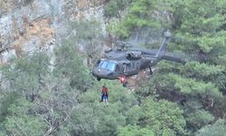 Kazdağları’nda mahsur kalan 10 kişi helikopter ile kurtarıldı