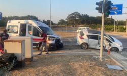 Çanakkale’de ambulans ile otomobil çarpıştı: 3 yaralı