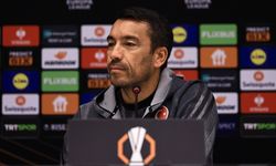 Bronckhorst: "Galip gelmek için buradayız"