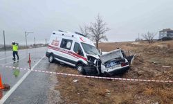 Ambulans ile otomobilin çarpıştığı kazada can kaybı