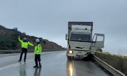 Uçurumdan uçtuğu zanneden sürücü araçtan atladı