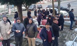 Çanakkale’de karlı havada cami cemaatini ısıtan çorba