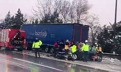 Tırın altına giren otomobilde 1 ölü, 3 yaralı