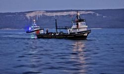 Çanakkale'de balıkçı teknesinde 109 kaçak göçmen ile 3 göçmen kaçakçısı yakalandı