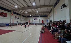 Çanakkale Bozcaada’da  voleybol heyecanı yaşandı