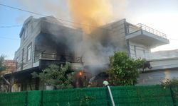 Araçta çıkan yangın eve sıçradı